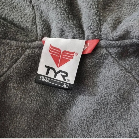 TYR Alliance Podium Swim Parka - Picture 5 of 8